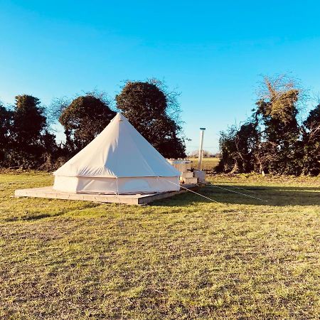 קאמברידג' Fen Meadows Glamping - Luxury Cabins And Bell Tents מראה חיצוני תמונה