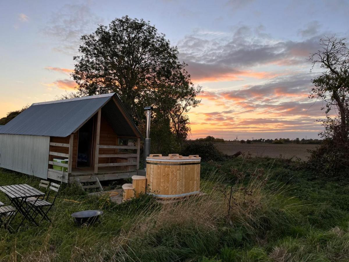 קאמברידג' Fen Meadows Glamping - Luxury Cabins And Bell Tents מראה חיצוני תמונה