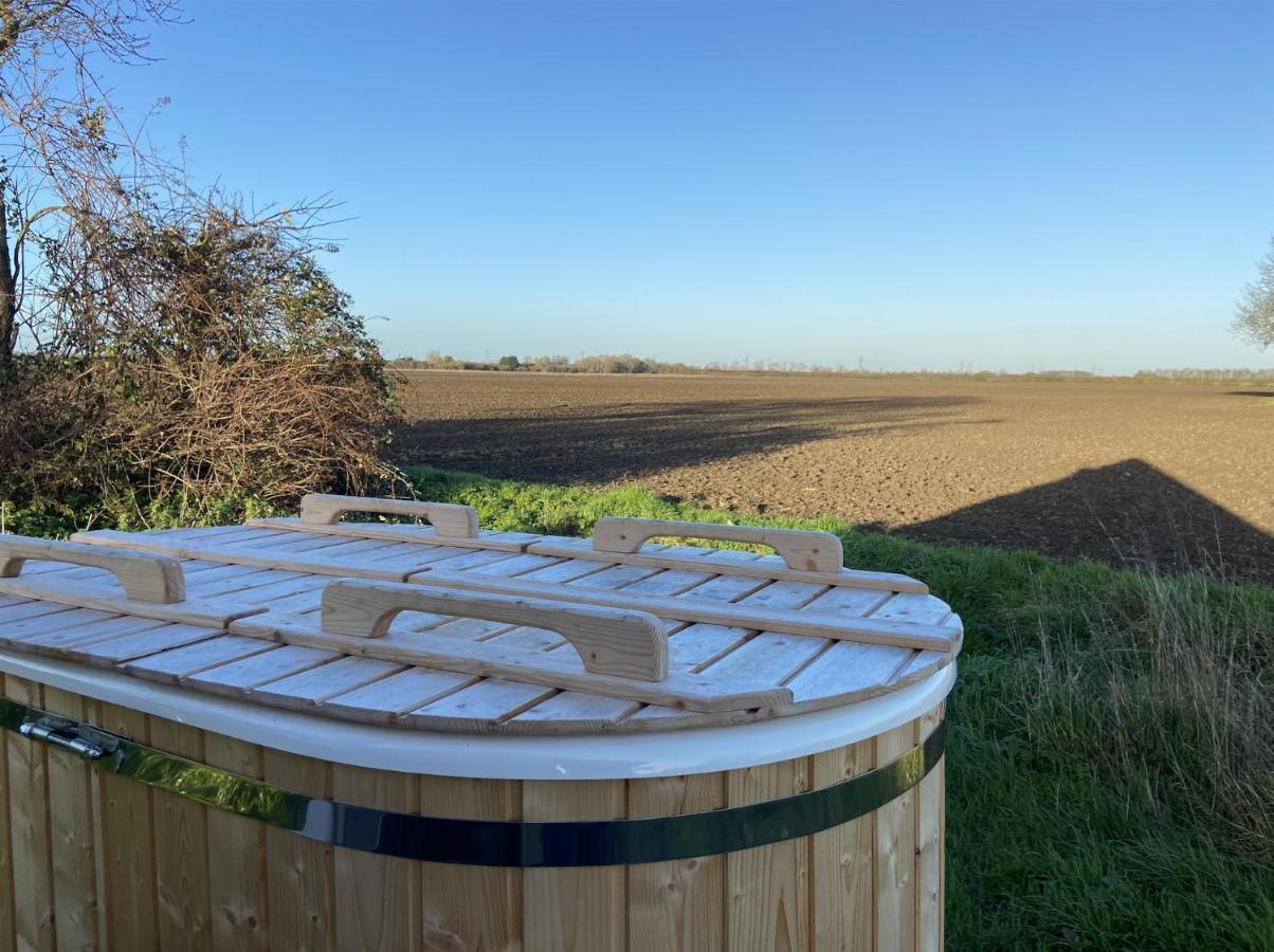 קאמברידג' Fen Meadows Glamping - Luxury Cabins And Bell Tents מראה חיצוני תמונה