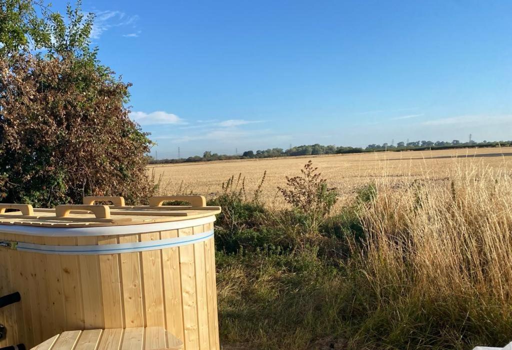 קאמברידג' Fen Meadows Glamping - Luxury Cabins And Bell Tents מראה חיצוני תמונה