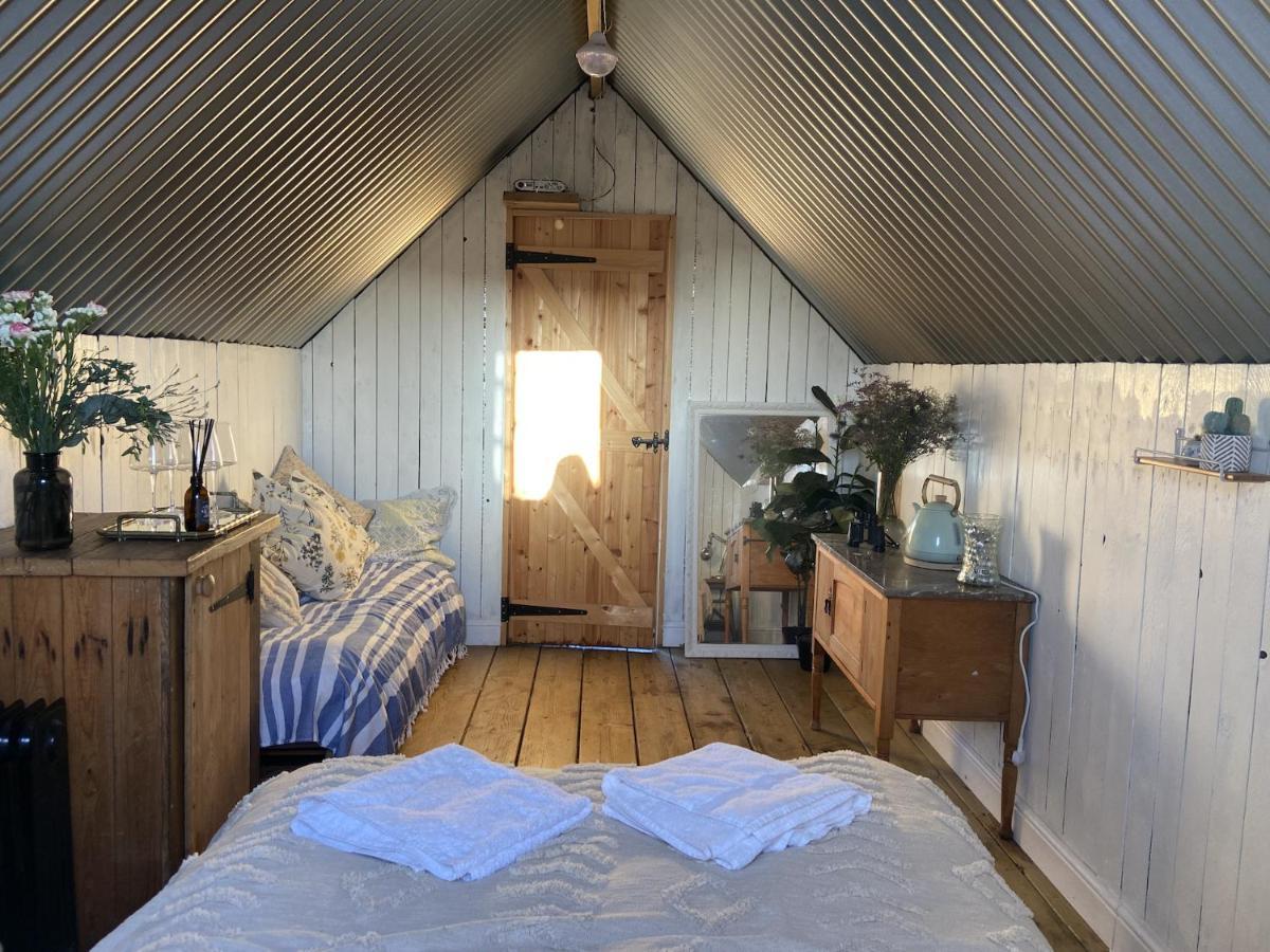 קאמברידג' Fen Meadows Glamping - Luxury Cabins And Bell Tents מראה חיצוני תמונה