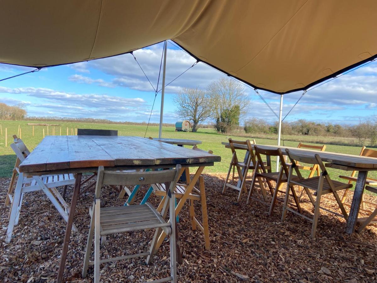 קאמברידג' Fen Meadows Glamping - Luxury Cabins And Bell Tents מראה חיצוני תמונה