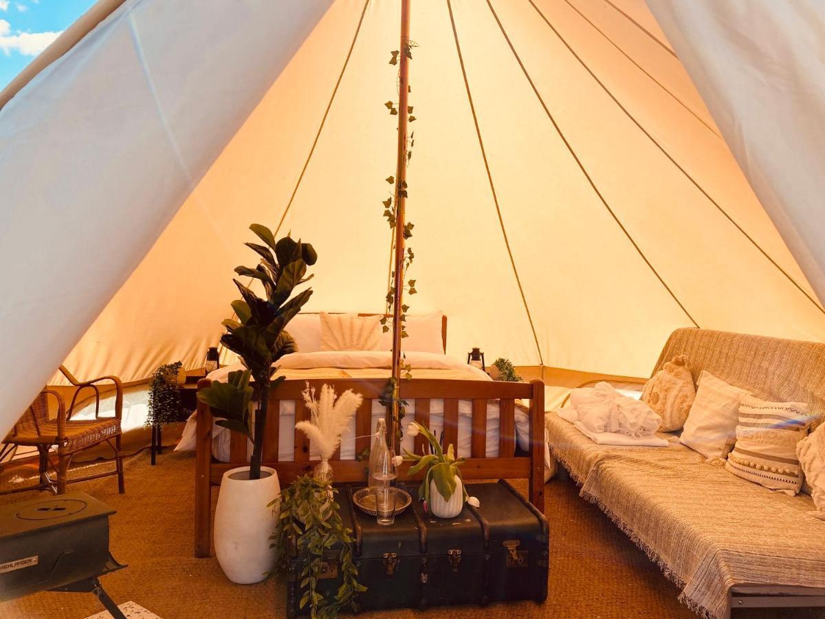קאמברידג' Fen Meadows Glamping - Luxury Cabins And Bell Tents מראה חיצוני תמונה