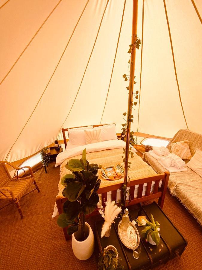 קאמברידג' Fen Meadows Glamping - Luxury Cabins And Bell Tents מראה חיצוני תמונה