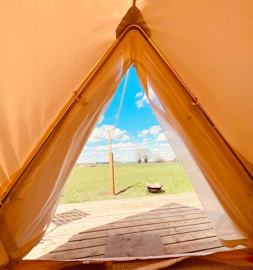 קאמברידג' Fen Meadows Glamping - Luxury Cabins And Bell Tents מראה חיצוני תמונה