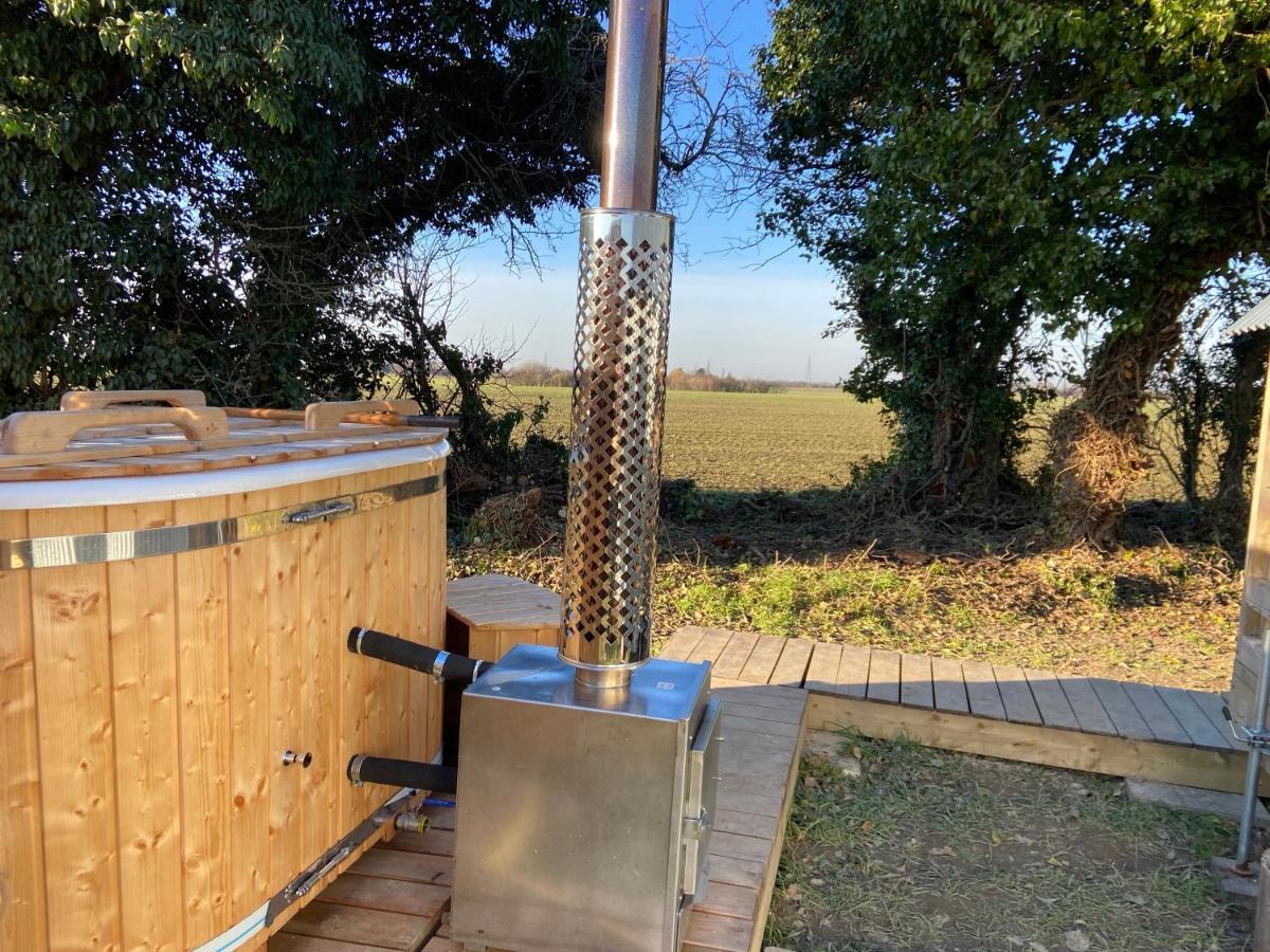 קאמברידג' Fen Meadows Glamping - Luxury Cabins And Bell Tents מראה חיצוני תמונה