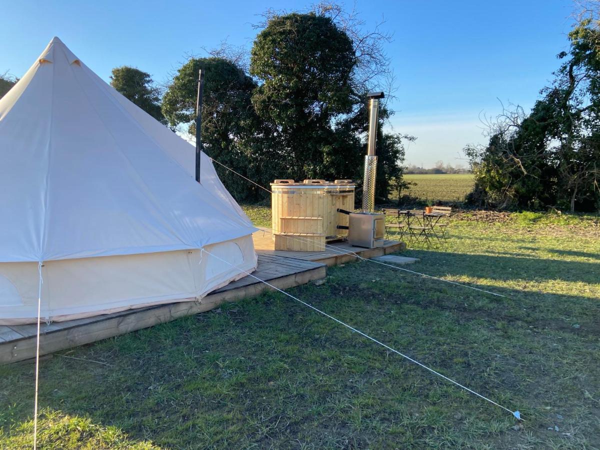 קאמברידג' Fen Meadows Glamping - Luxury Cabins And Bell Tents מראה חיצוני תמונה