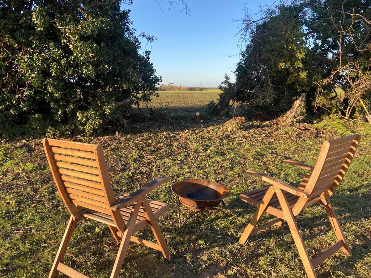 קאמברידג' Fen Meadows Glamping - Luxury Cabins And Bell Tents מראה חיצוני תמונה
