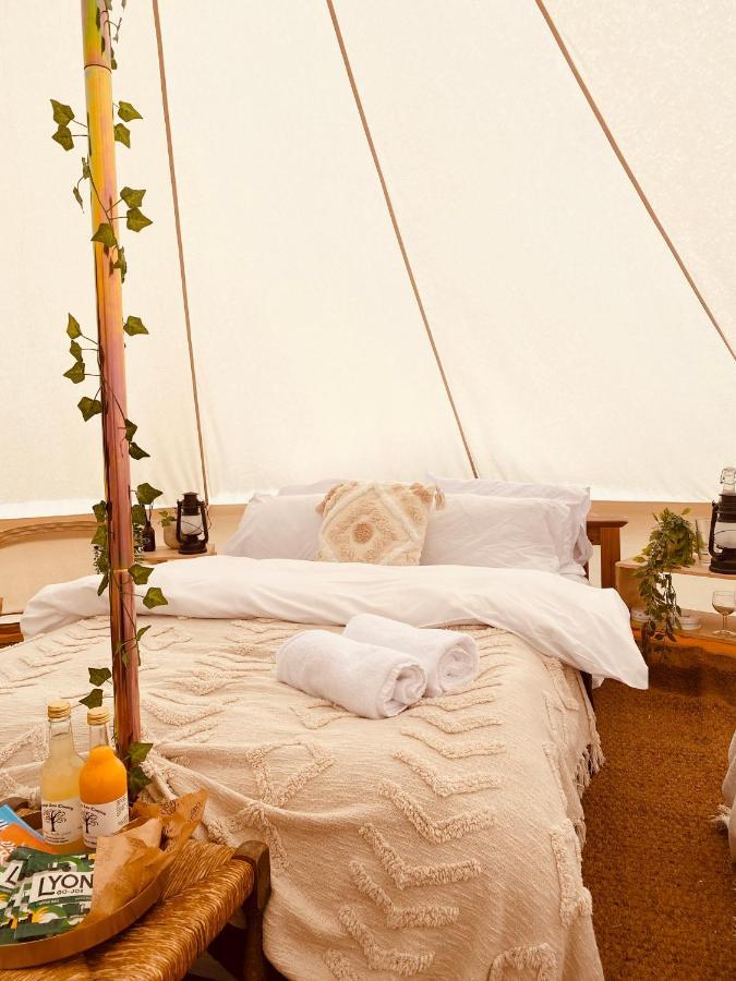 קאמברידג' Fen Meadows Glamping - Luxury Cabins And Bell Tents מראה חיצוני תמונה