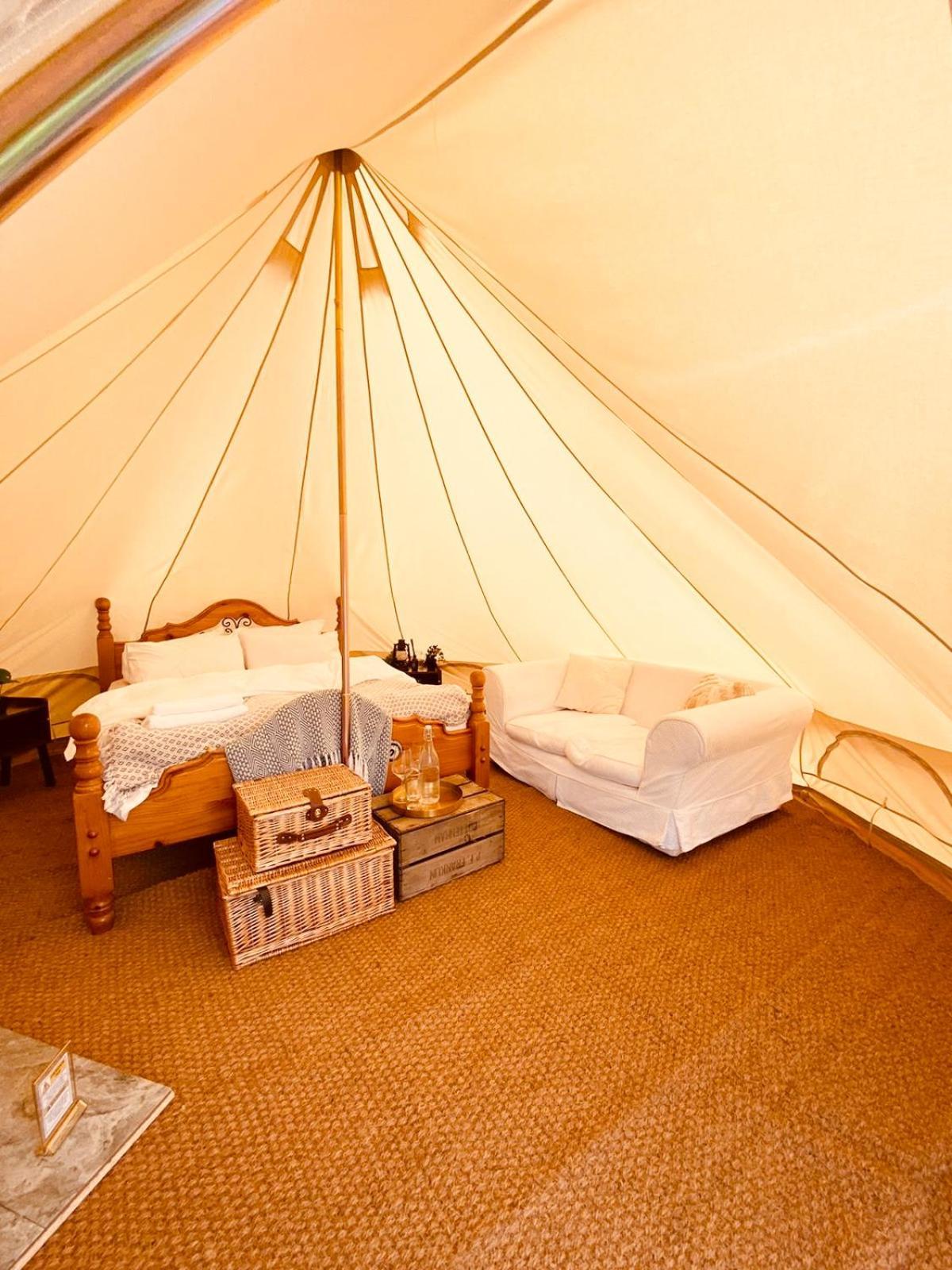 קאמברידג' Fen Meadows Glamping - Luxury Cabins And Bell Tents מראה חיצוני תמונה