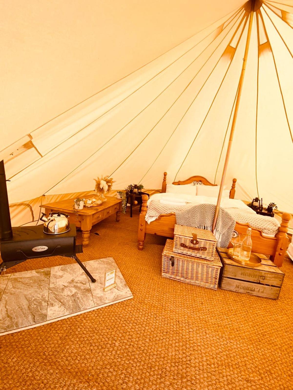קאמברידג' Fen Meadows Glamping - Luxury Cabins And Bell Tents מראה חיצוני תמונה